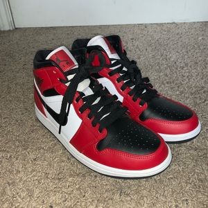 Mens Jordan 1 mid Chicago toe